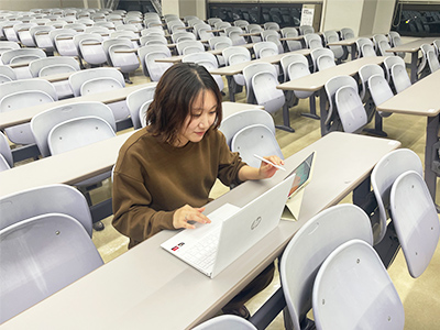 資料作成している様子