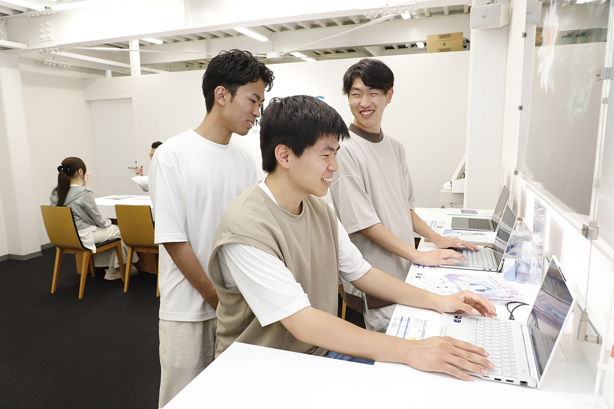 パソコン選びについて先輩スタッフが詳しくアドバイス